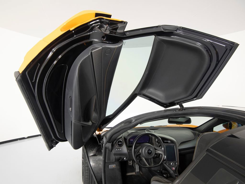 Used 2021 McLaren 765LT photo 10