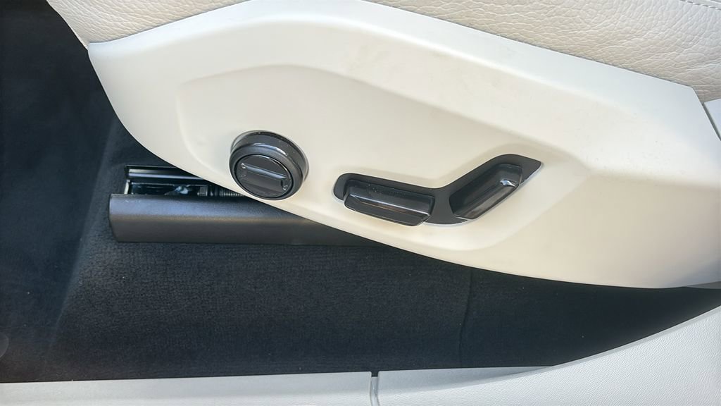 2025 Volvo Xc90 B6 Plus