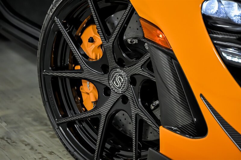 Used 2018 McLaren 720S photo 4