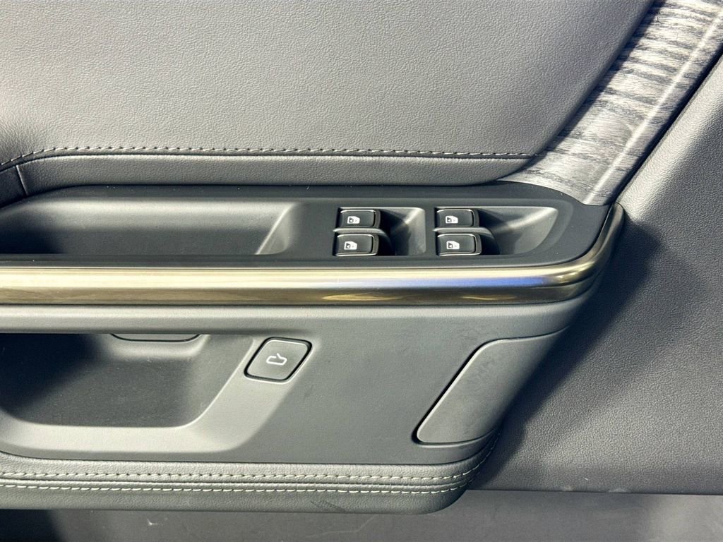 2025 Rivian R1S Adventure