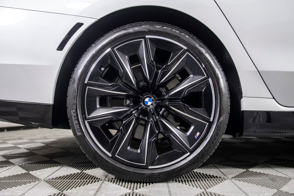 2025 BMW 740i