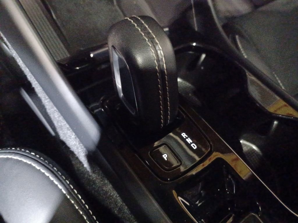 2022 Volvo Xc40 T5 R-Design