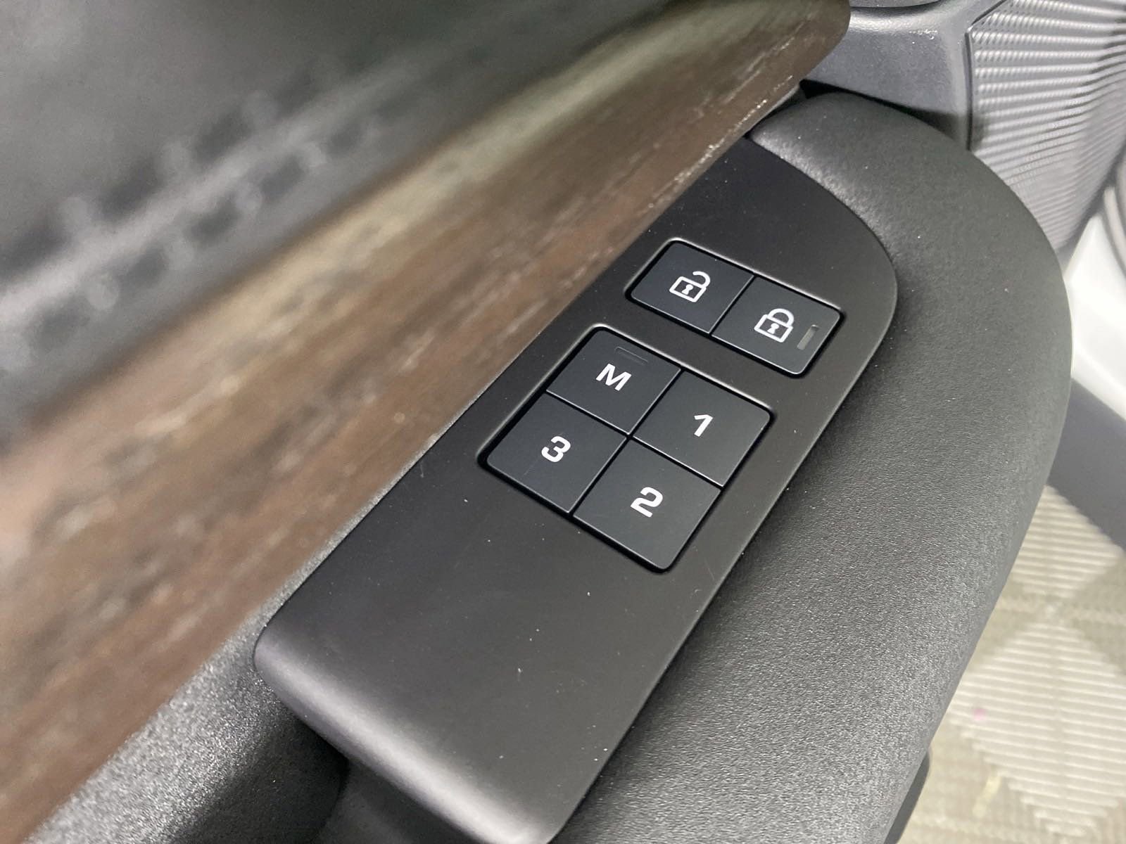 2025 Land Rover Discovery S