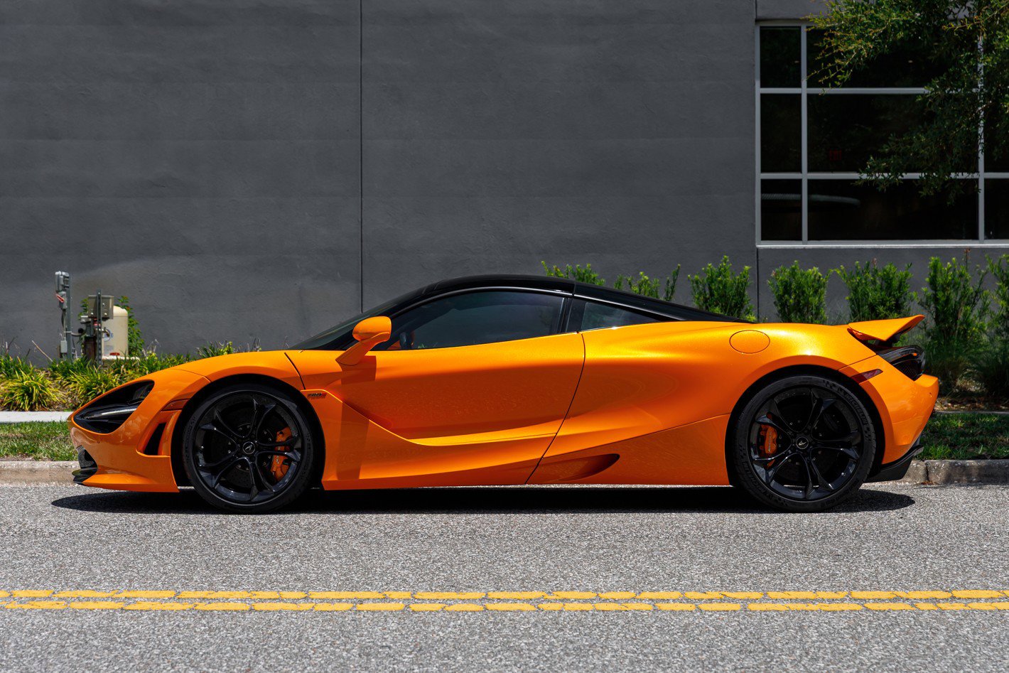 Used 2019 McLaren 720S Luxury photo 17