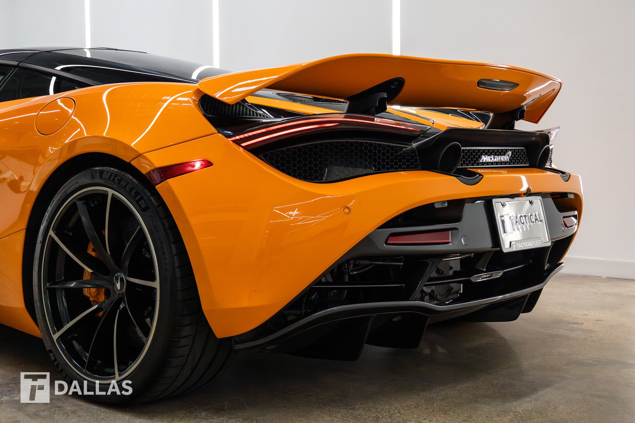 Used 2019 McLaren 720S Performance photo 9