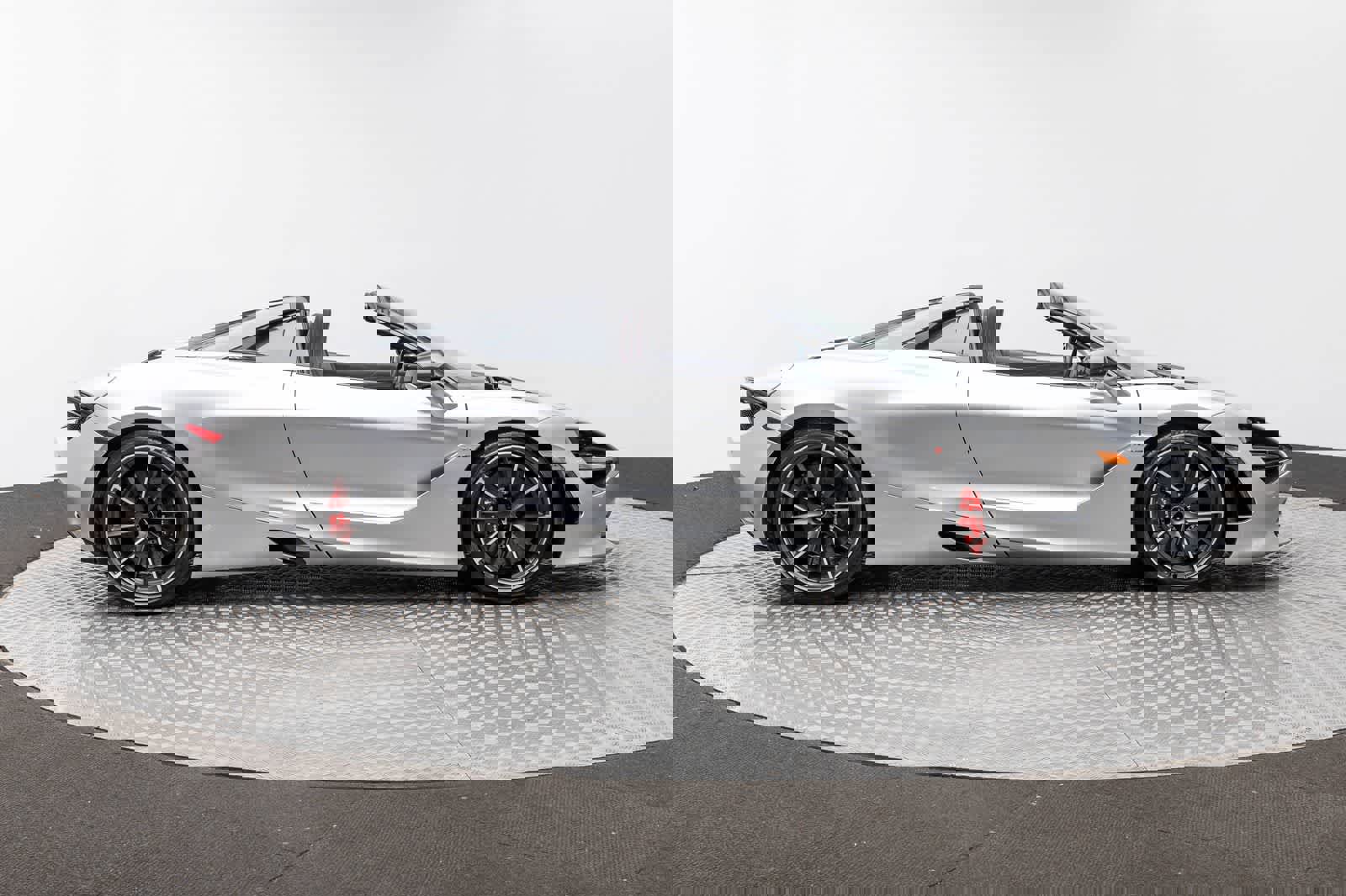 Used 2022 McLaren 720S Spider photo 41