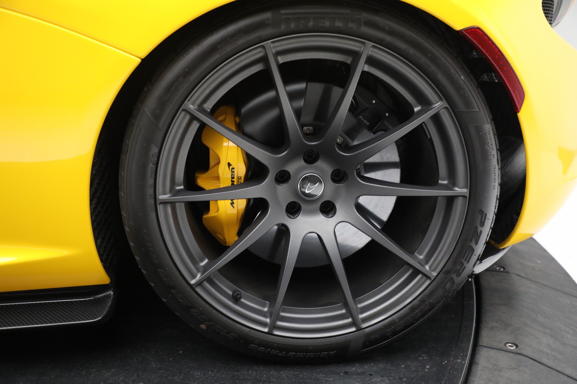 Used 2015 McLaren P1 photo 16