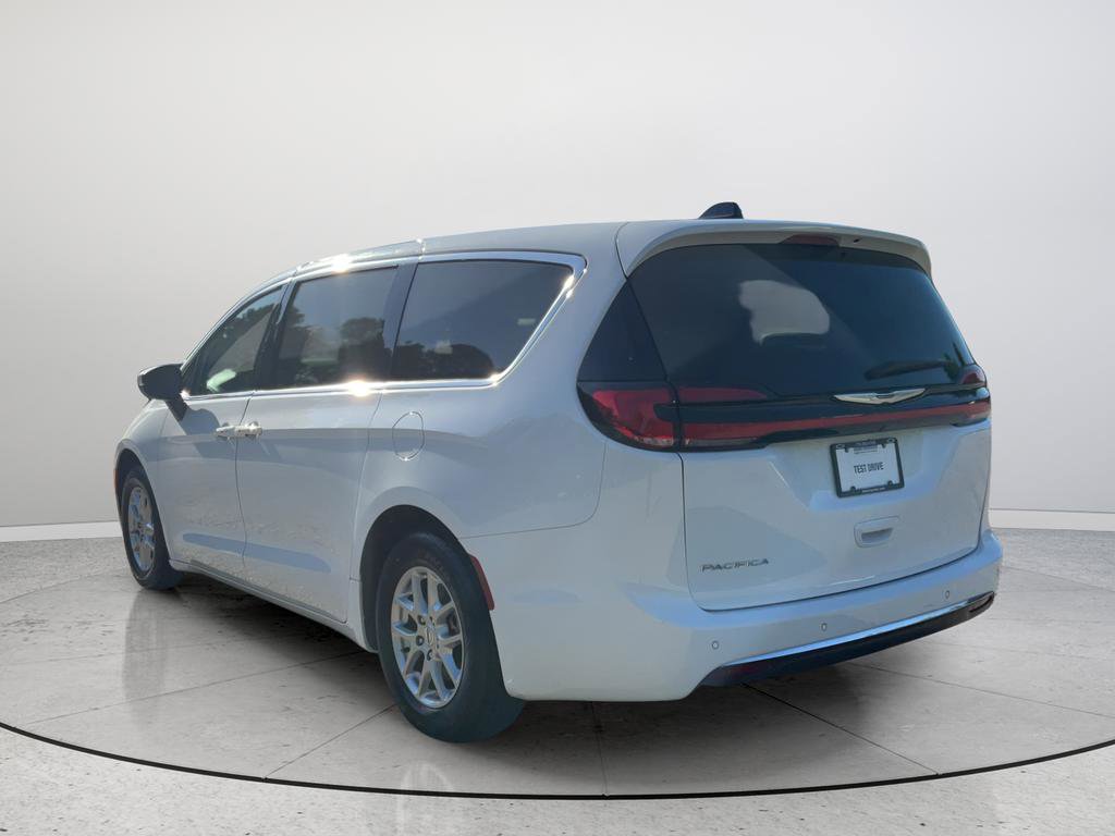 2023 Chrysler Pacifica Touring-L