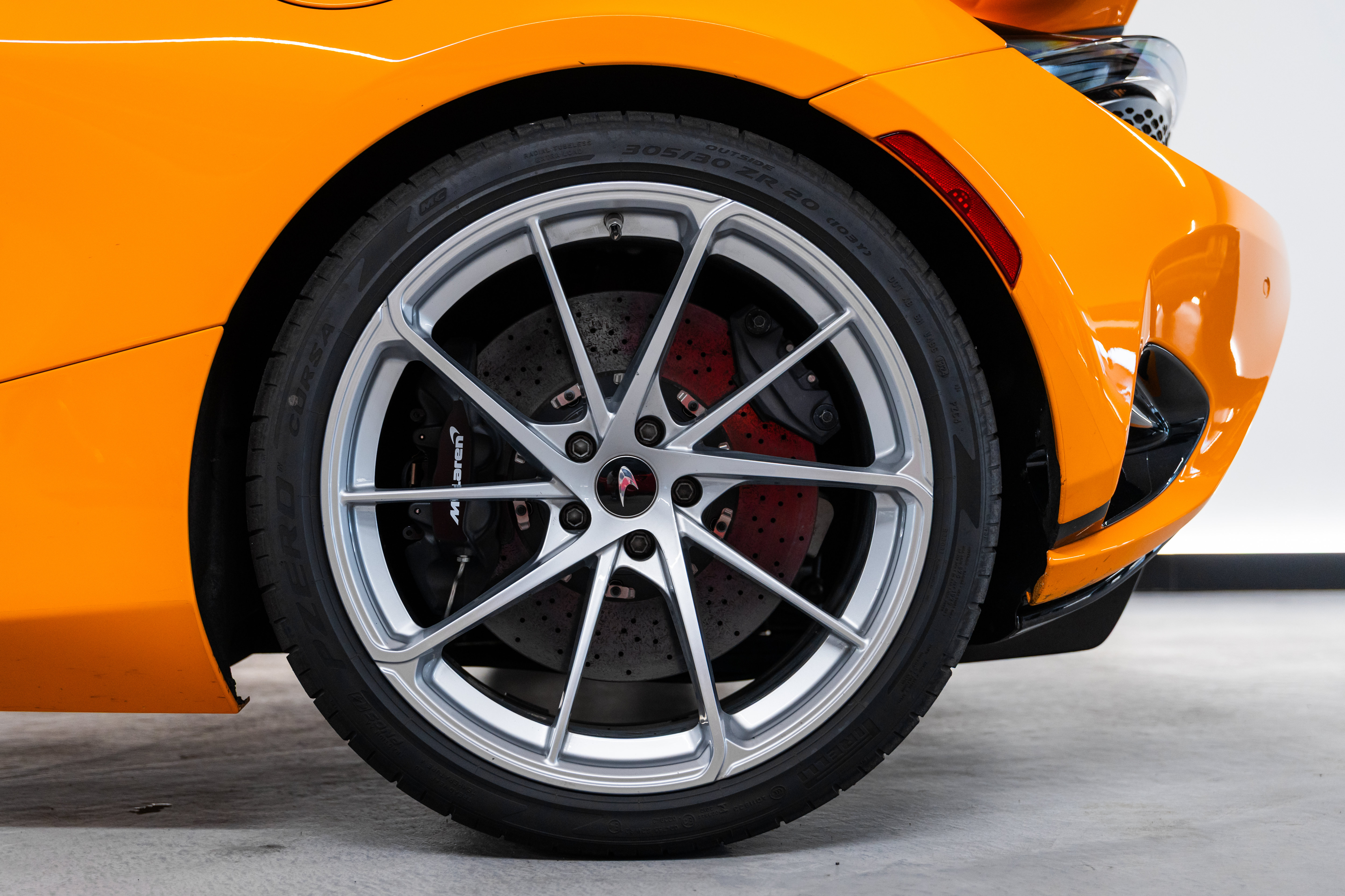 New 2025 McLaren 750S photo 11