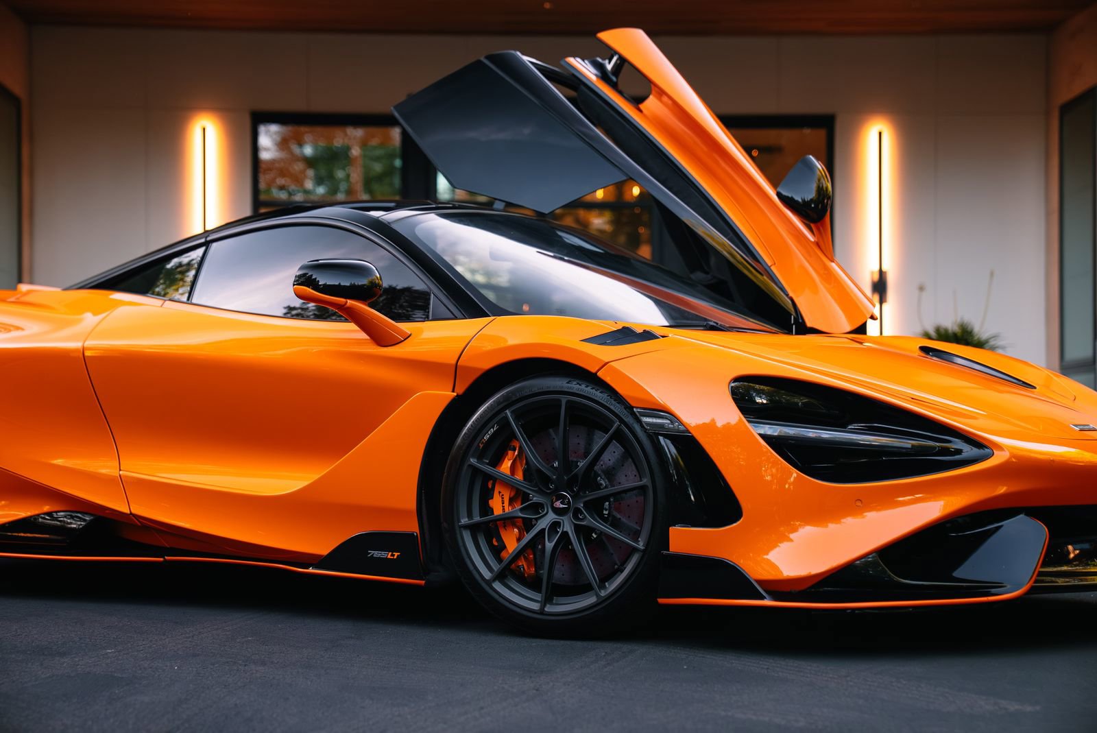Used 2021 McLaren 765LT photo 2