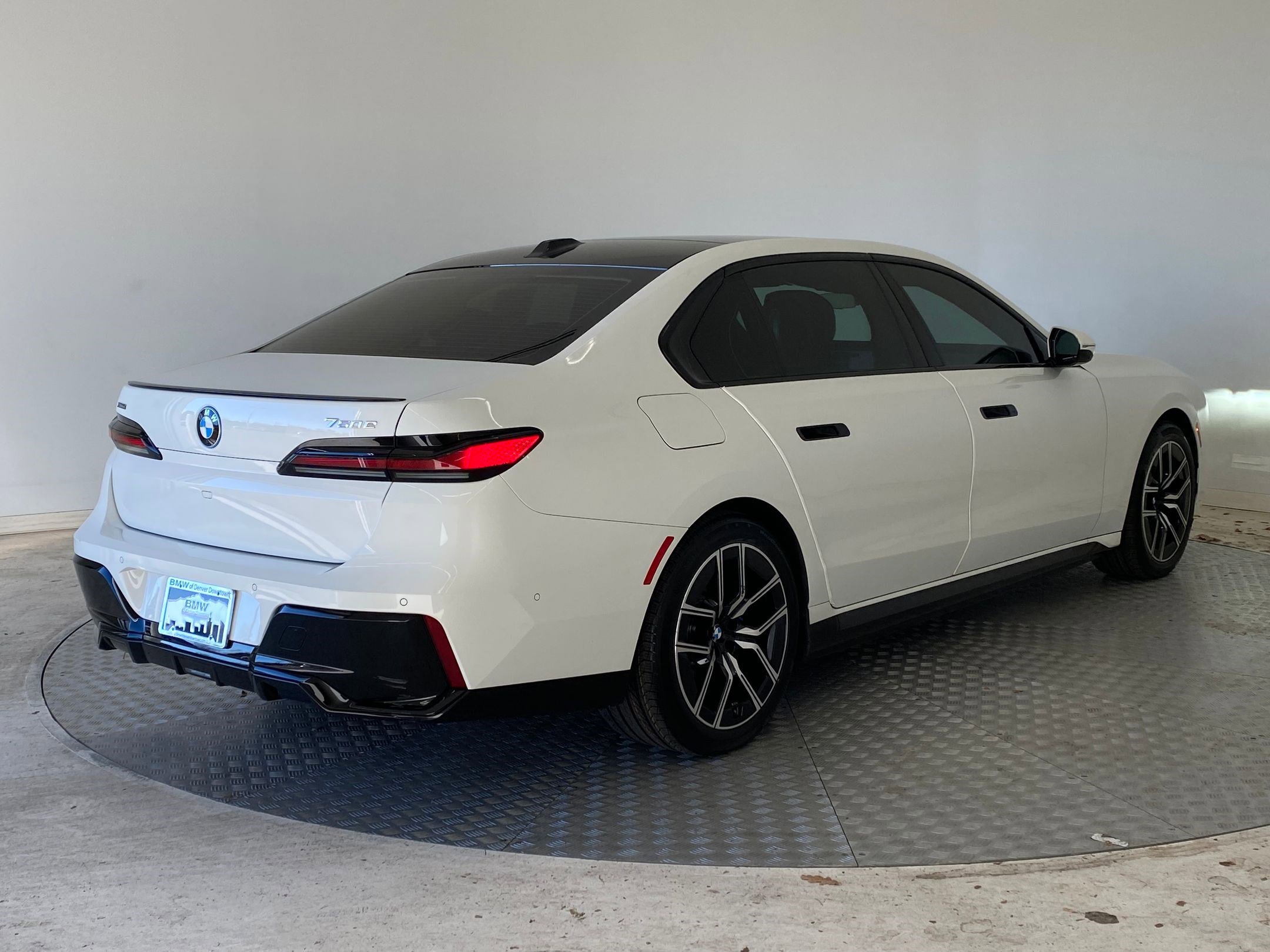 2024 BMW 750e xDrive