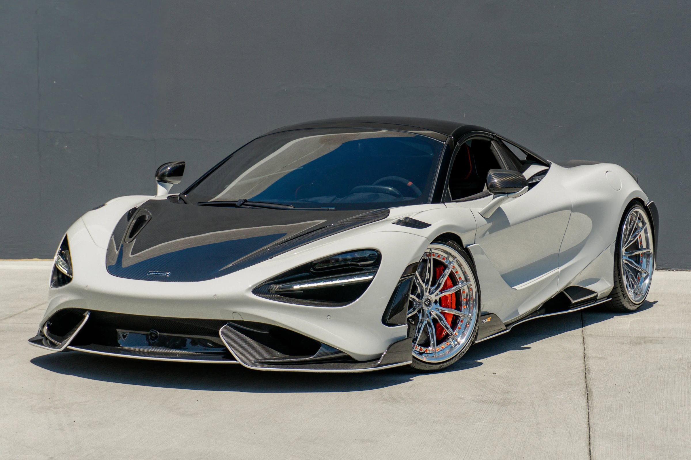 Used 2022 McLaren 765LT photo 3