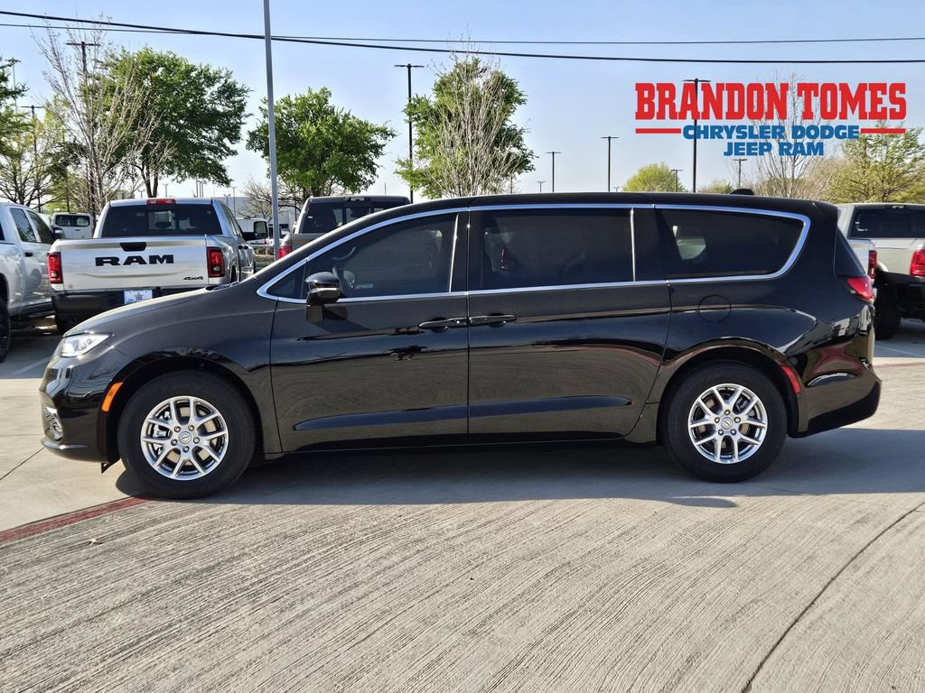 New 2026 Chrysler Pacifica Select
