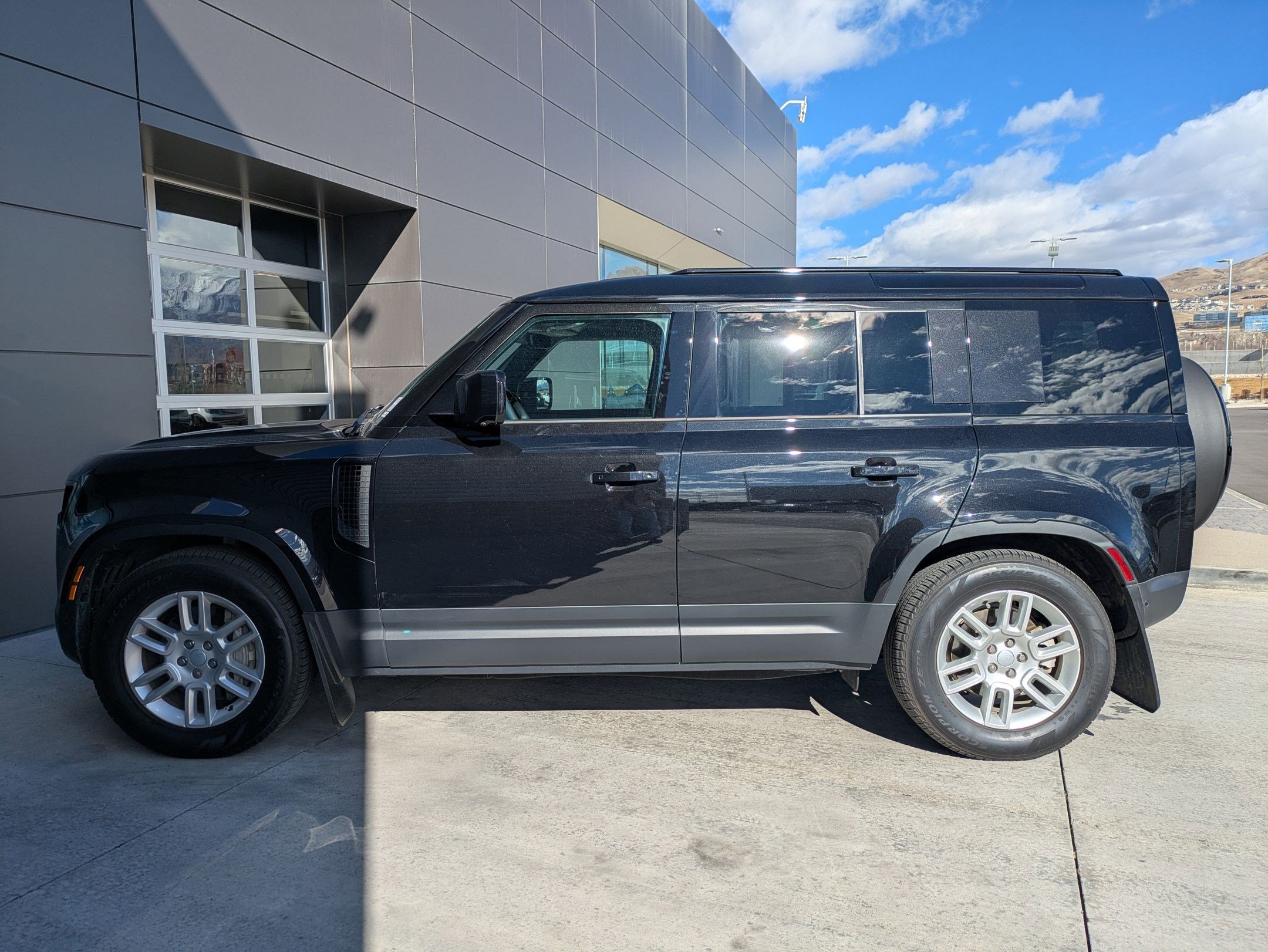 2025 Land Rover Defender 110 S
