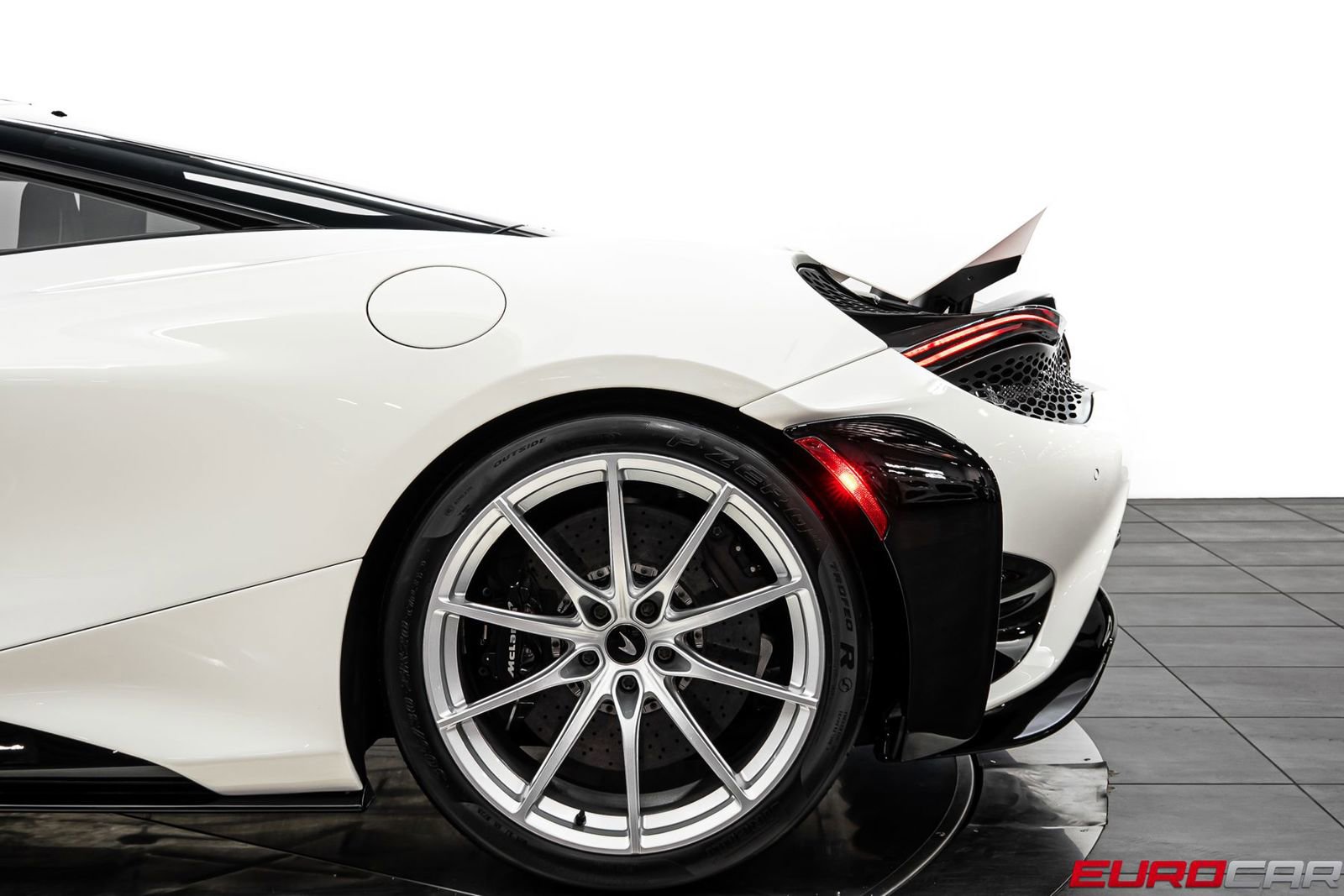 Used 2021 McLaren 765LT photo 17