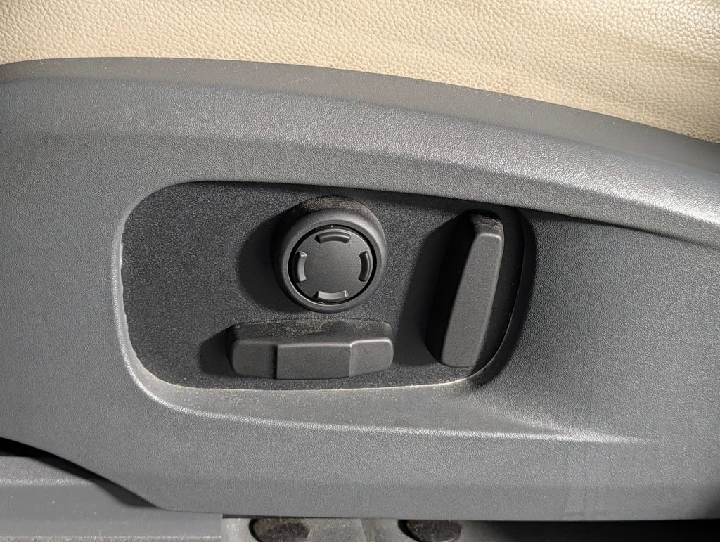 2022 Land Rover Defender 110 SE