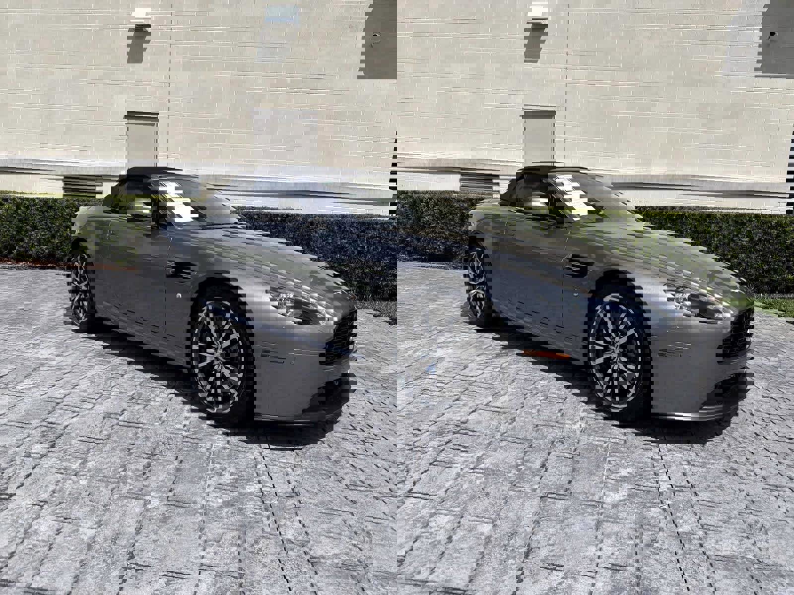 2014 Aston Martin V8 Vantage Roadster