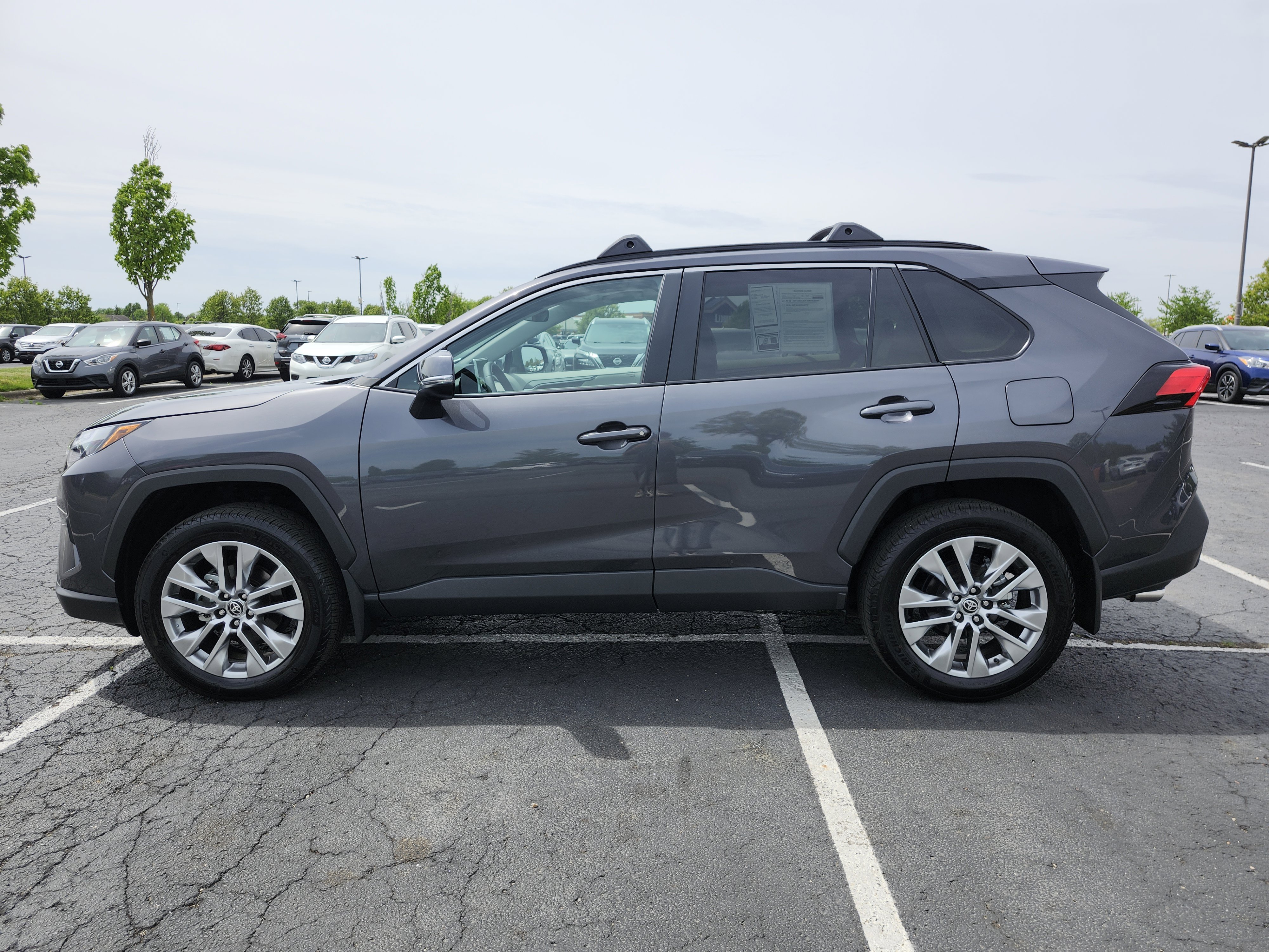 2025 Toyota Rav4 XLE Premium