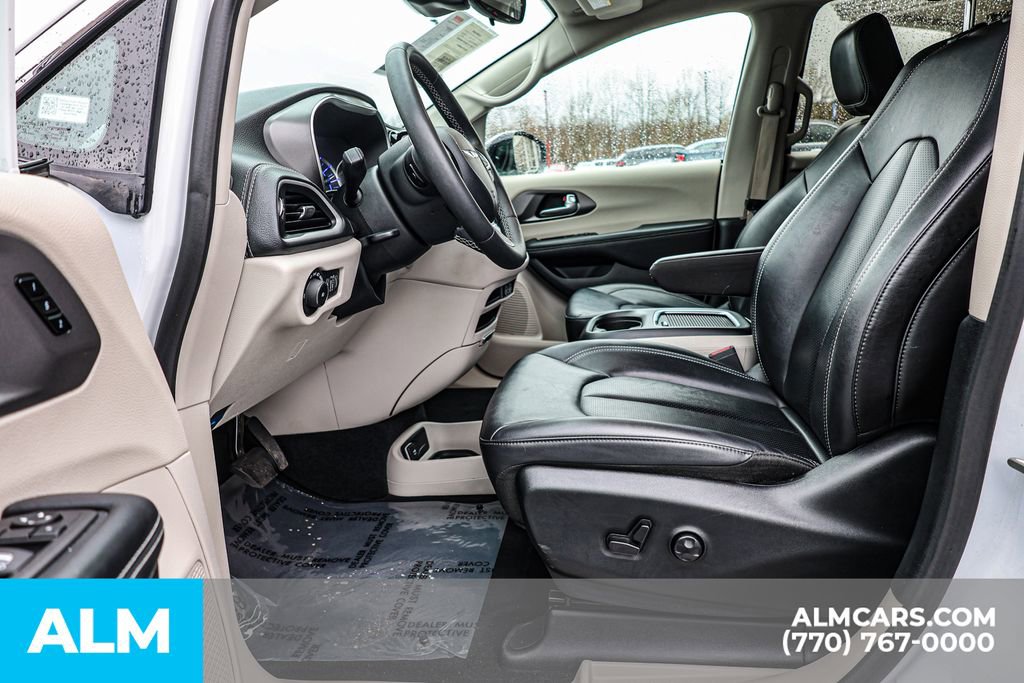 2024 Chrysler Pacifica Select