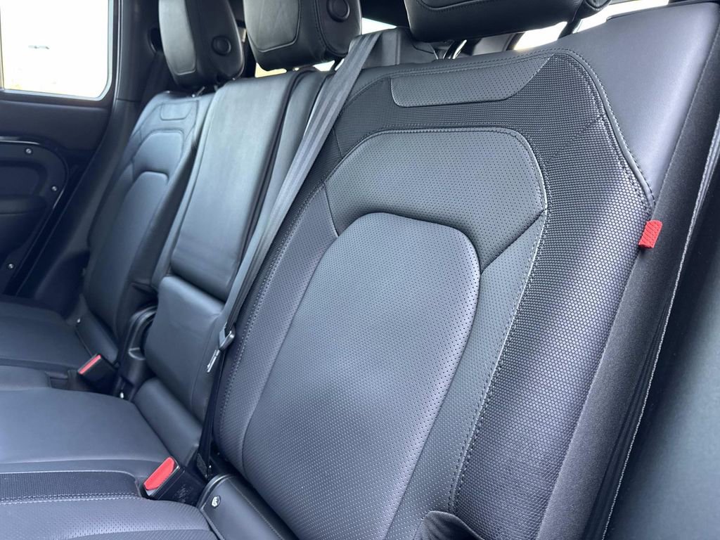 2023 Land Rover Defender 130 X-Dynamic SE