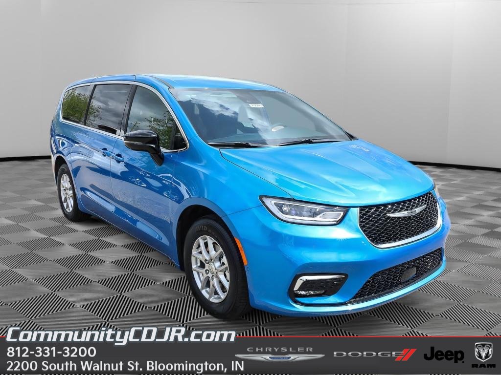 New 2026 Chrysler Pacifica Select