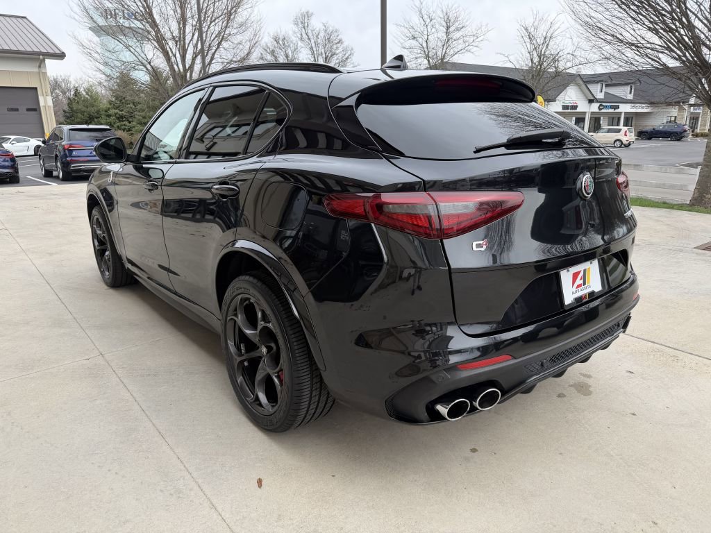 2022 Alfa Romeo Stelvio Quadrifoglio