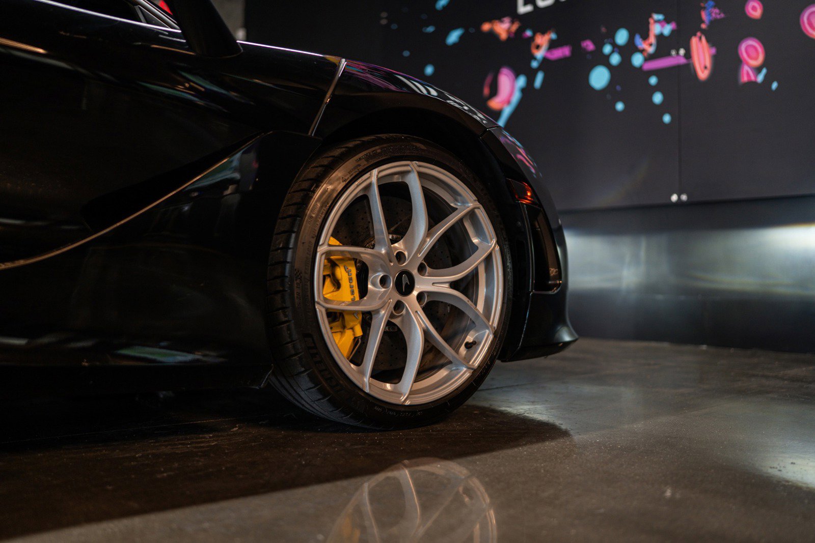 Used 2018 McLaren 720S photo 16