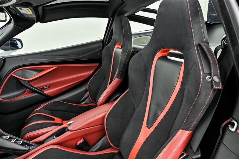 Used 2018 McLaren 720S Performance photo 20