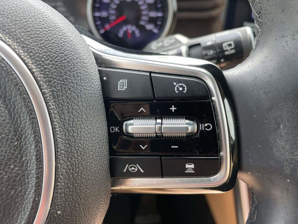 2024 Kia Carnival EX