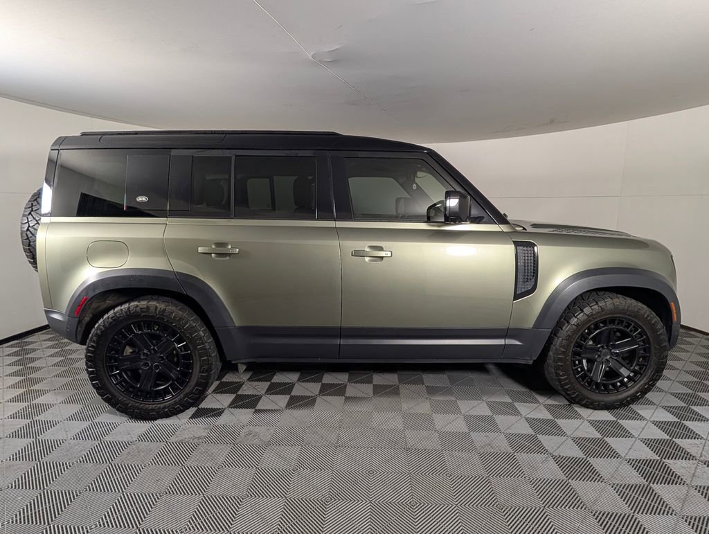 2022 Land Rover Defender 110 SE