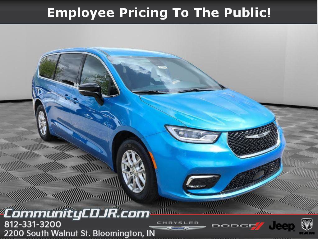 New 2026 Chrysler Pacifica Select