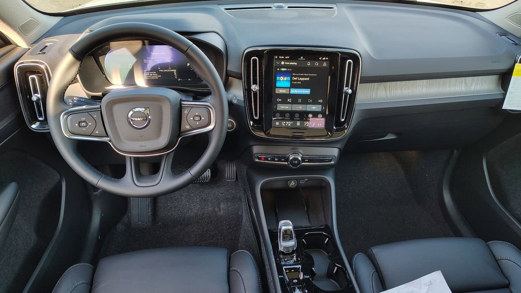 2026 Volvo Xc40 B5 Plus