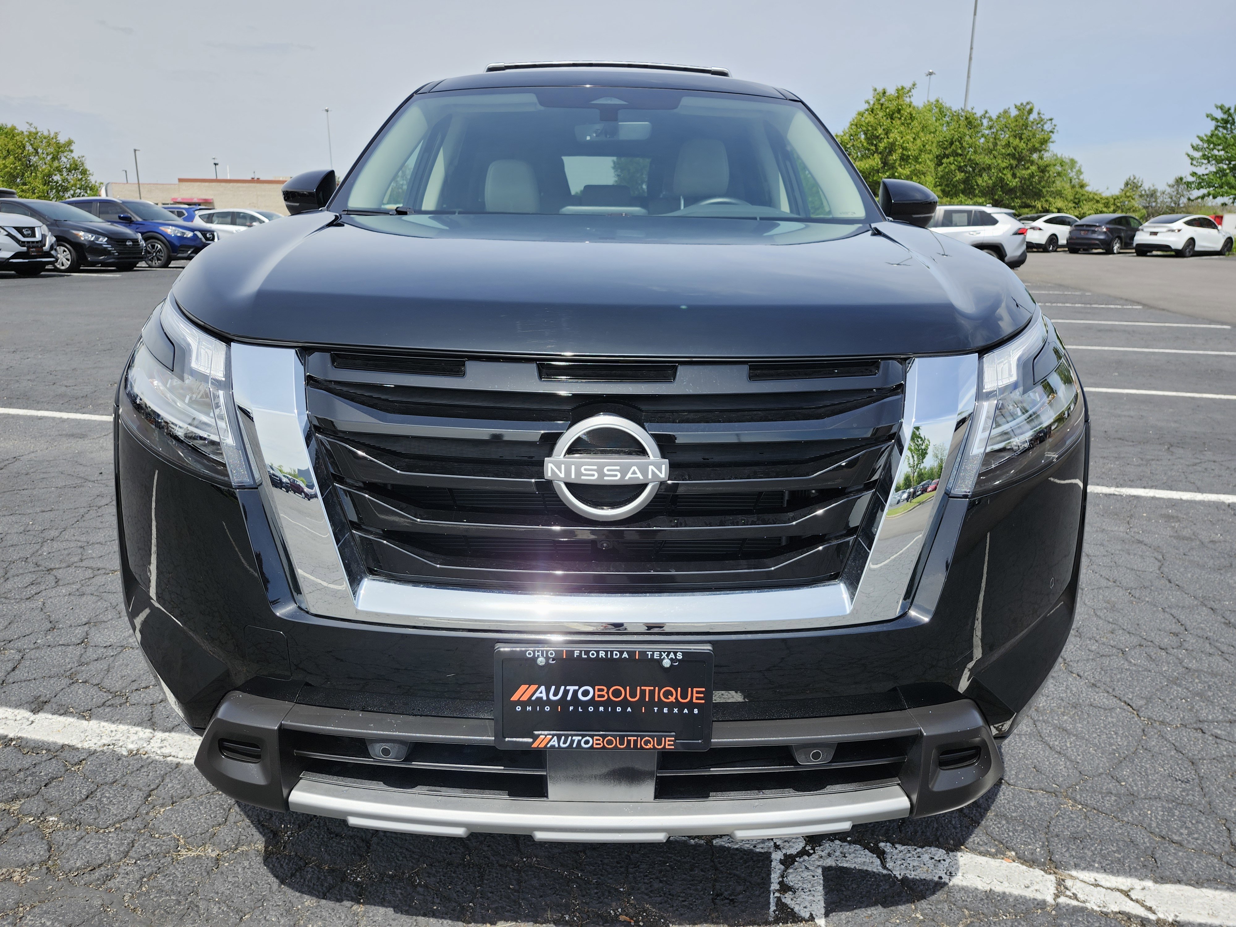 2023 Nissan Pathfinder SL