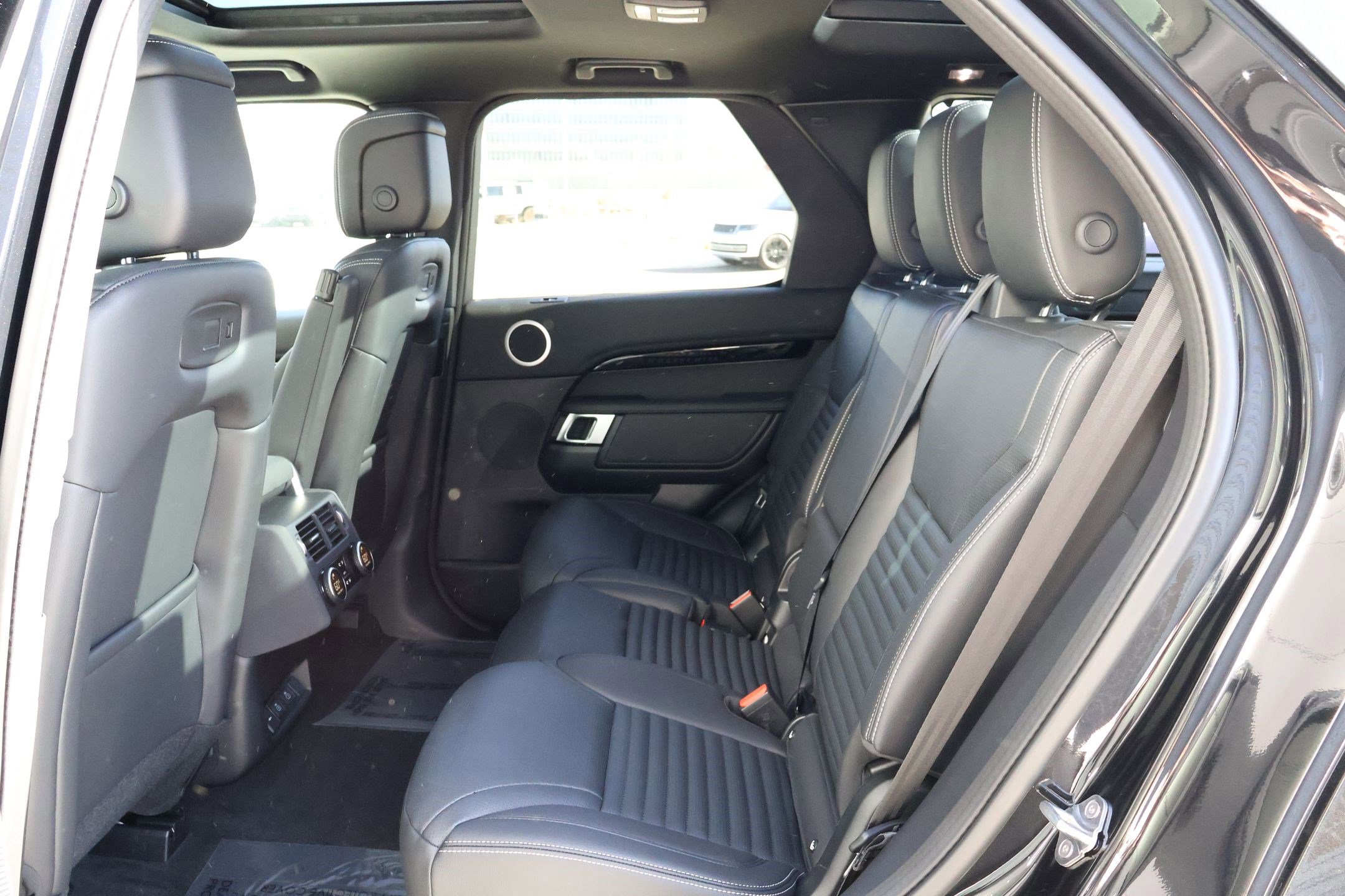 2025 Land Rover Discovery S