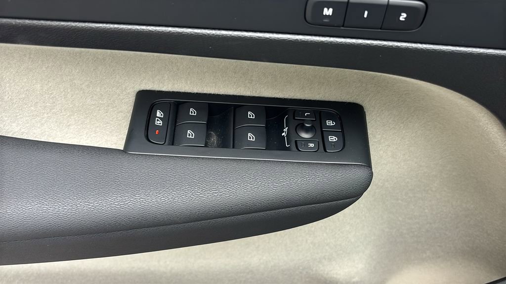 2026 Volvo Xc40 B5 Ultra