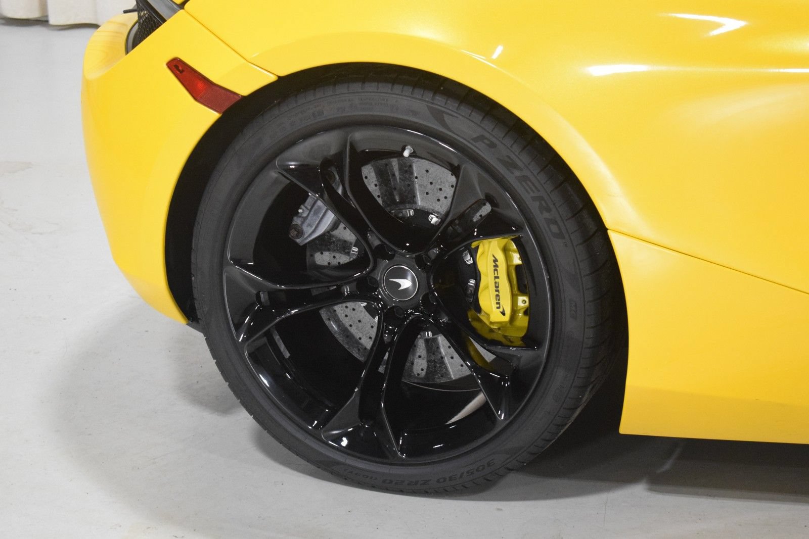 Used 2020 McLaren 720S Performance photo 17