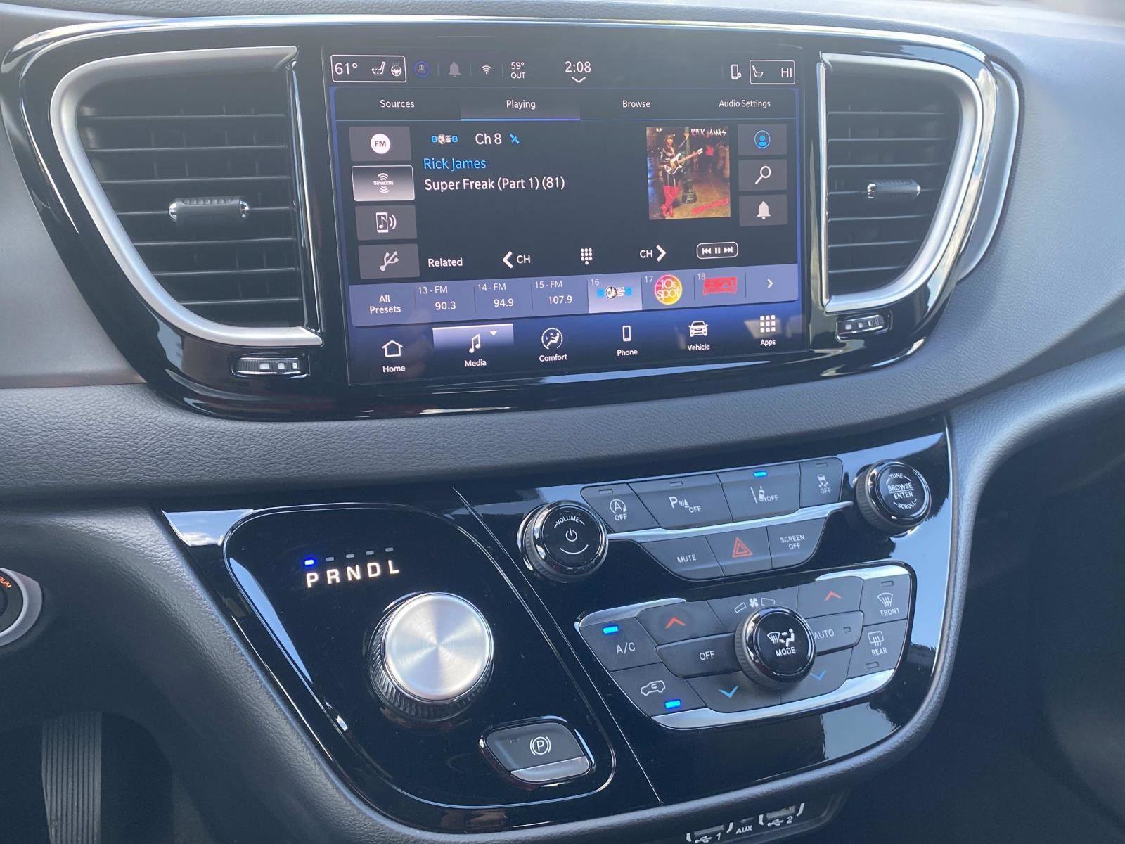 2025 Chrysler Pacifica Select