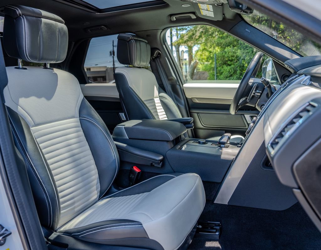 2023 Land Rover Discovery Metropolitan Edition