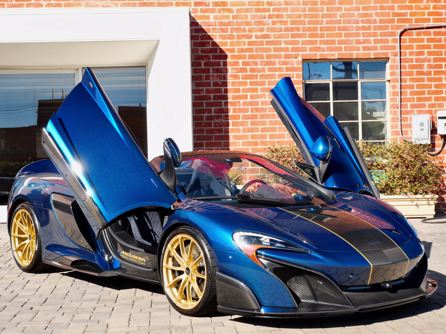 Used 2016 McLaren 675LT Spider photo 33