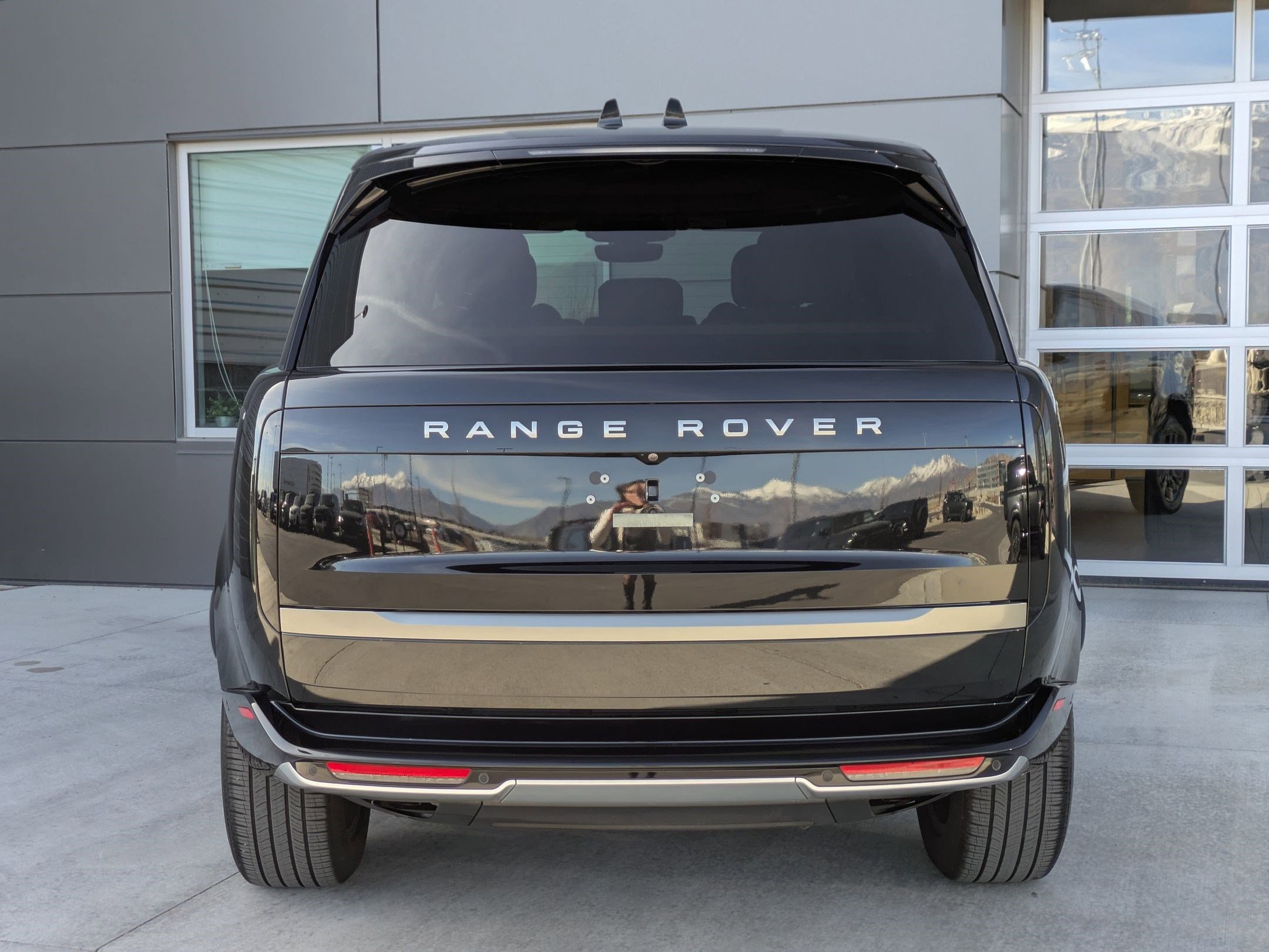 2025 Land Rover Range Rover SE