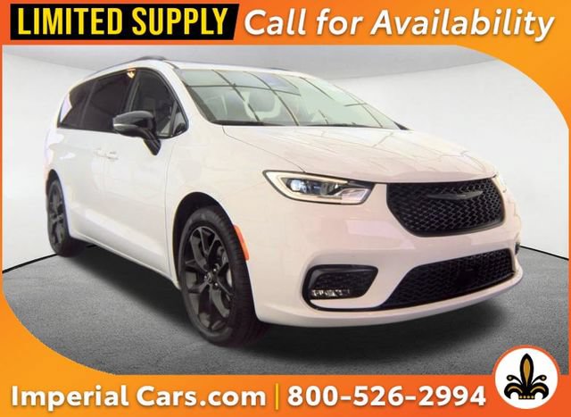 Used 2025 Chrysler Pacifica Limited w/ Trailer Tow Group