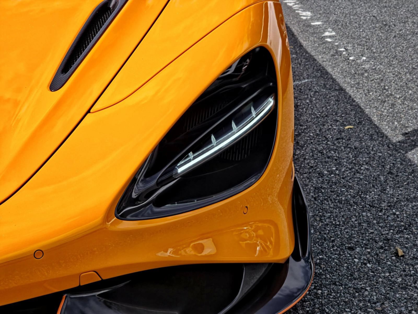 Used 2022 McLaren 765LT photo 18