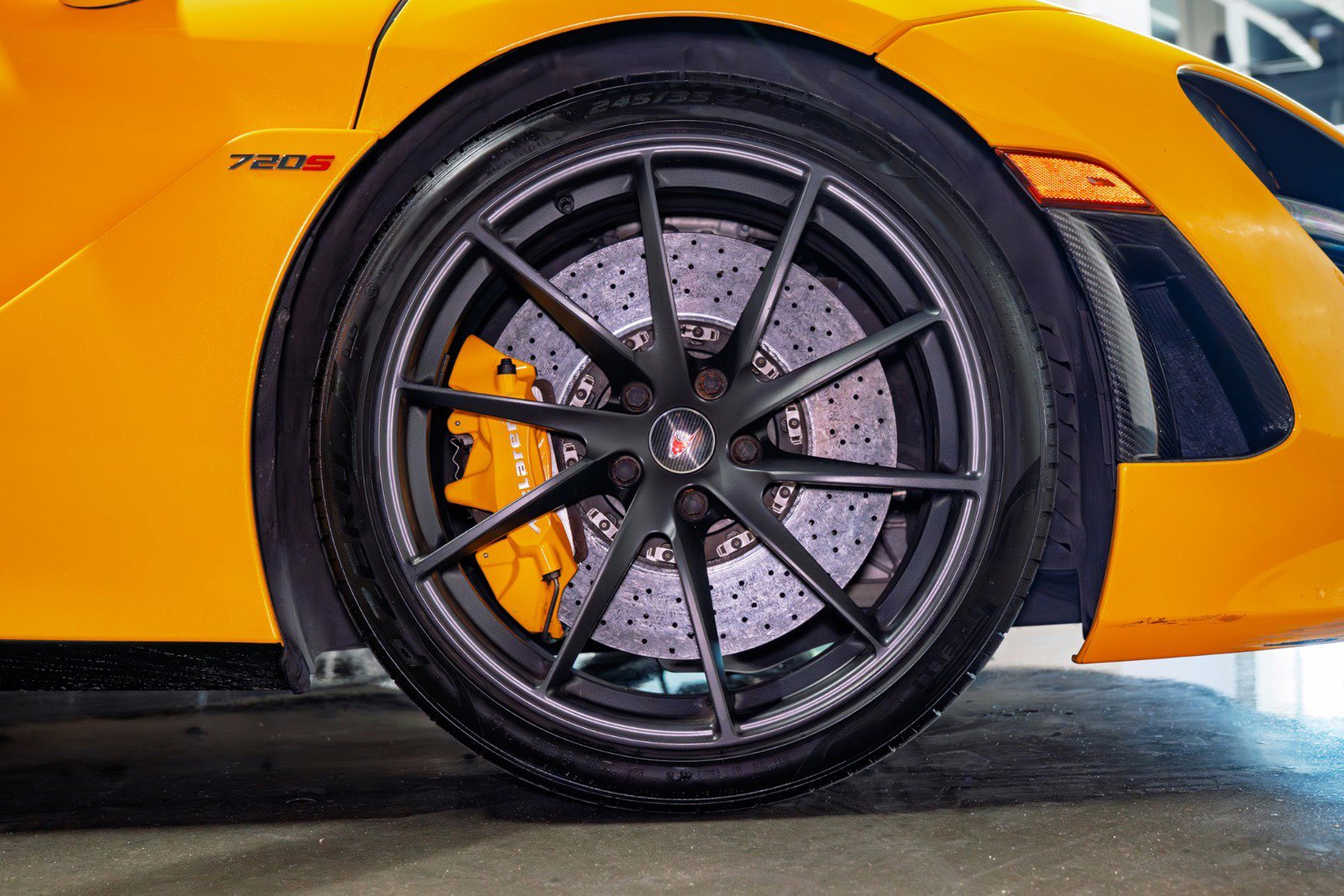 Used 2018 McLaren 720S Performance photo 23