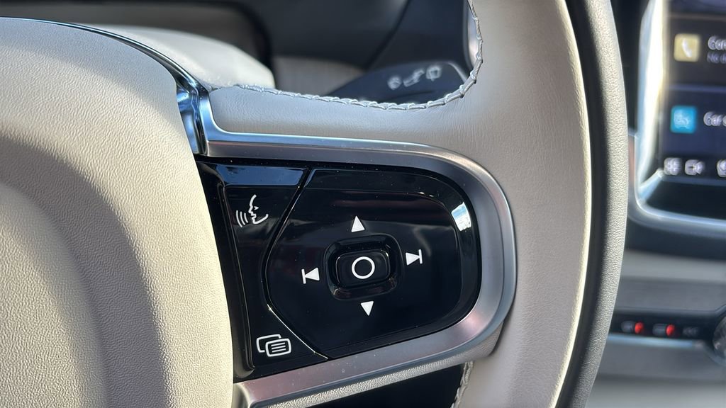 2025 Volvo Xc90 B6 Plus