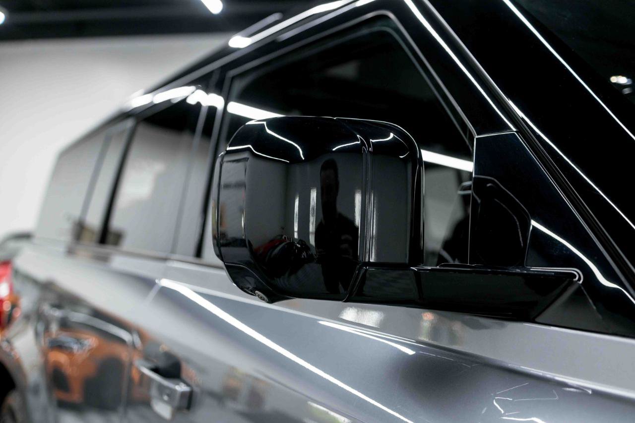 2023 Land Rover Defender 130 SE