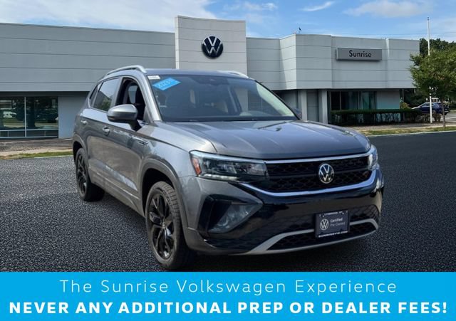 Used 2023 Volkswagen Taos SE w/ Panoramic Sunroof Package