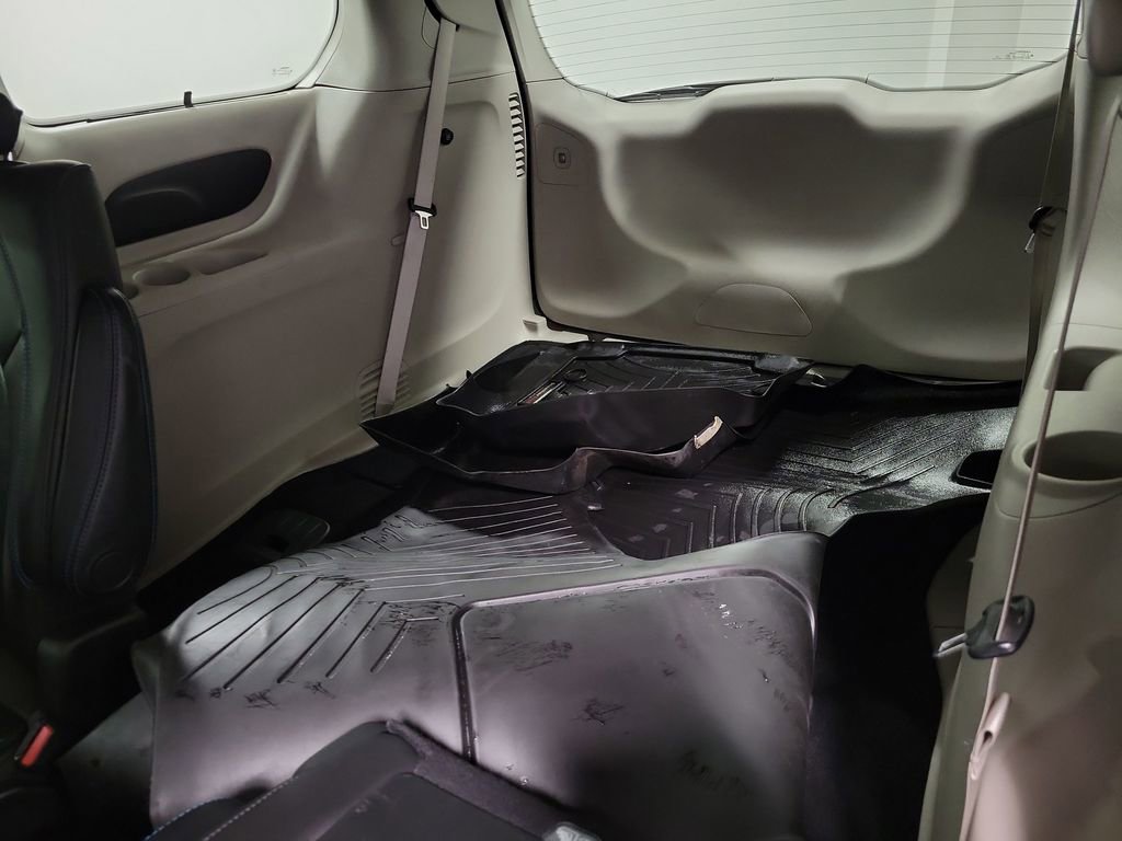 2021 Chrysler Pacifica Touring-L