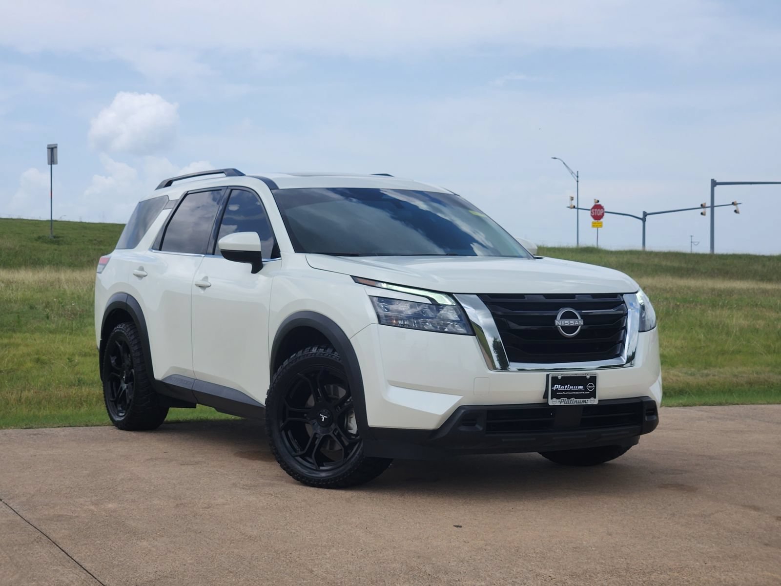 Used 2024 Nissan Pathfinder SV w/ SV Premium Package