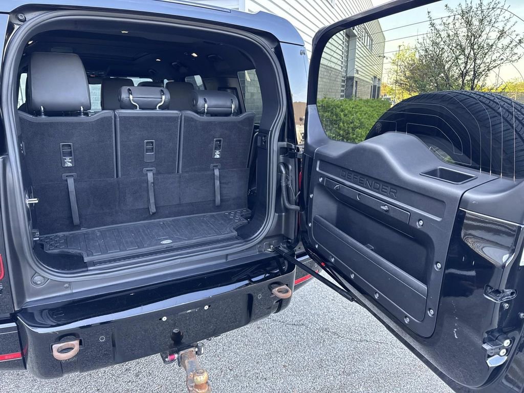 2023 Land Rover Defender 130 X-Dynamic SE