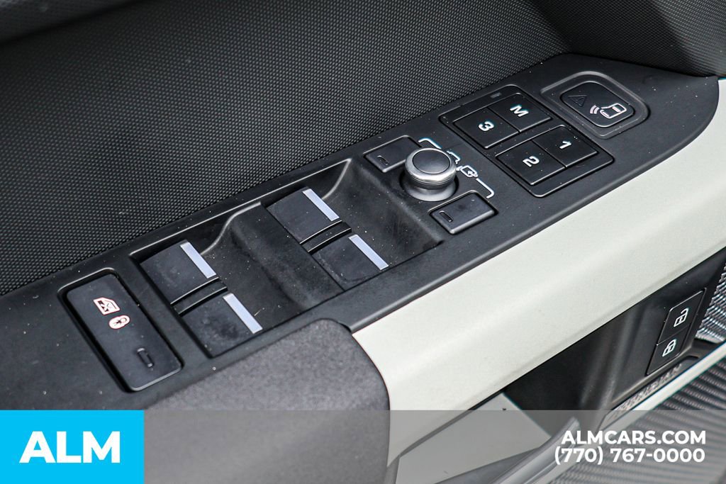 2022 Land Rover Defender 110 X-Dynamic SE